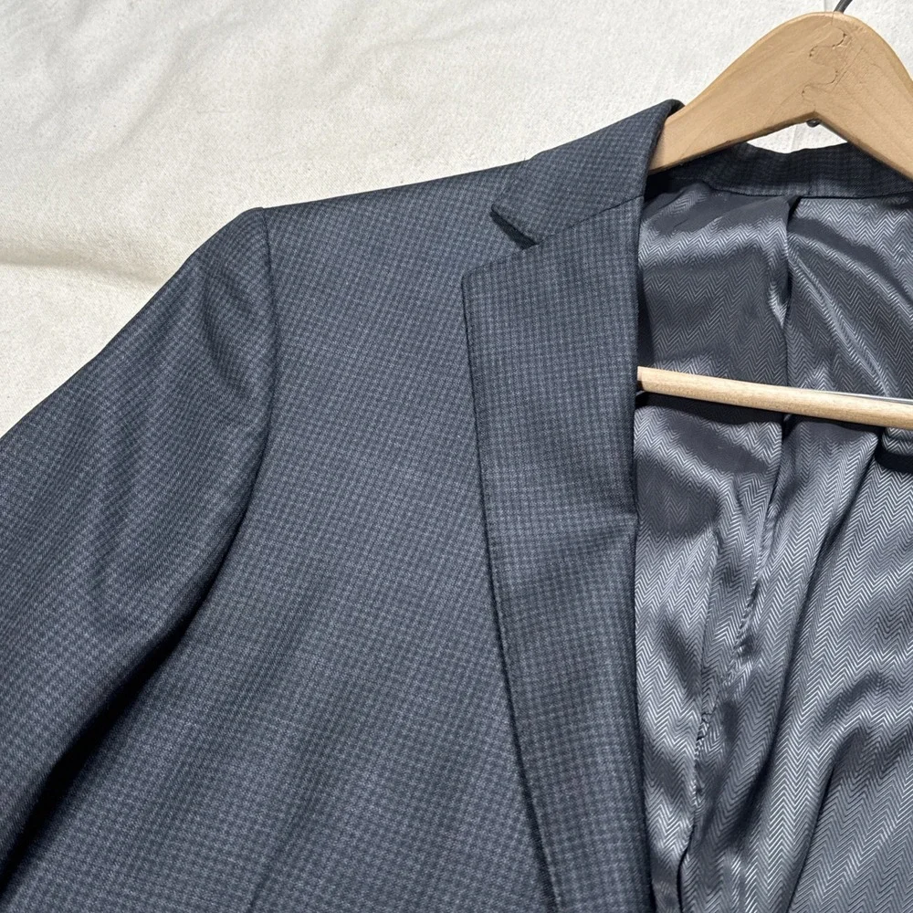Joseph Abboud small flaw